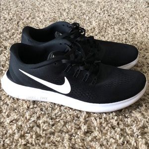 Women’s size 9 Nike Free RN’s gently worn!